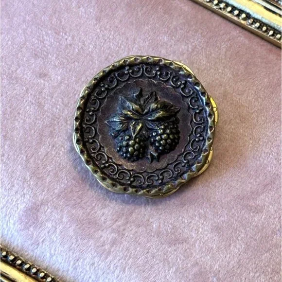 Vintage Victorian Style Plum Plastic Brooch With Grape Design & Filigree - Picture 7 of 7